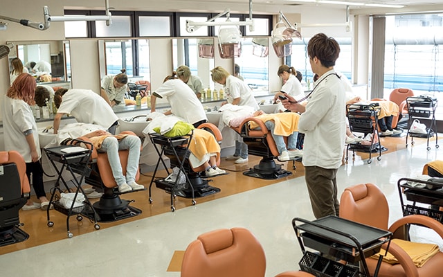 シャンプー台が多いため、練習の待ち時間がない