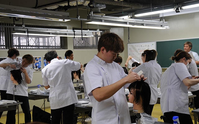 鎌倉早見美容芸術専門学校