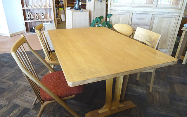 サロンの新スタイル・木の家具