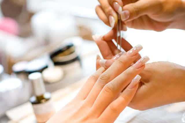 ネイリストの資格取得は最短でどれくらい？おすすめの資格と勉強方法を紹介