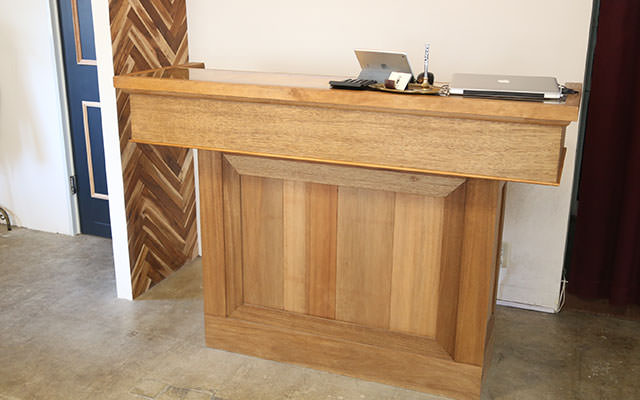 ヘアサロンRegiloの空間プロデュース＆こだわりのインテリア | カウンターテーブル