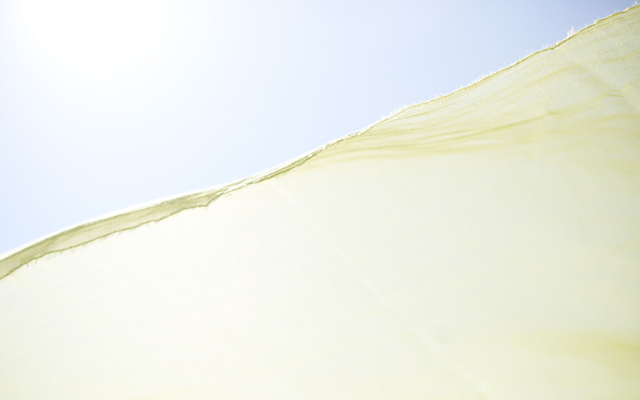 光透けるストール