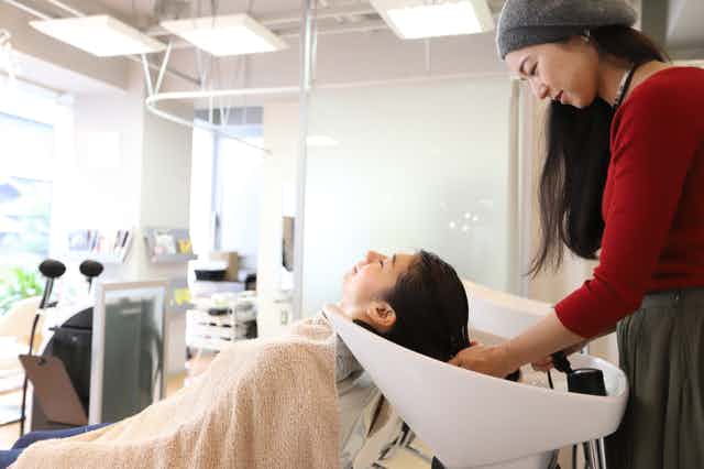 美容師の業務委託とはどんな働き方？メリットや注意点も理解しよう