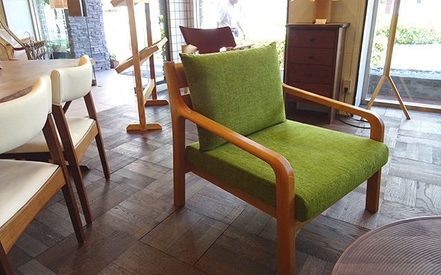サロンの新スタイル・木の家具