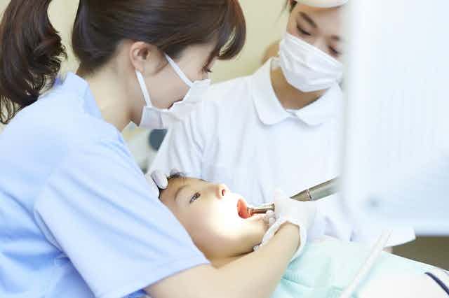 歯科衛生士が女性に人気なのはなぜ？必要なスキル・役立つ資格・応募後の流れも解説