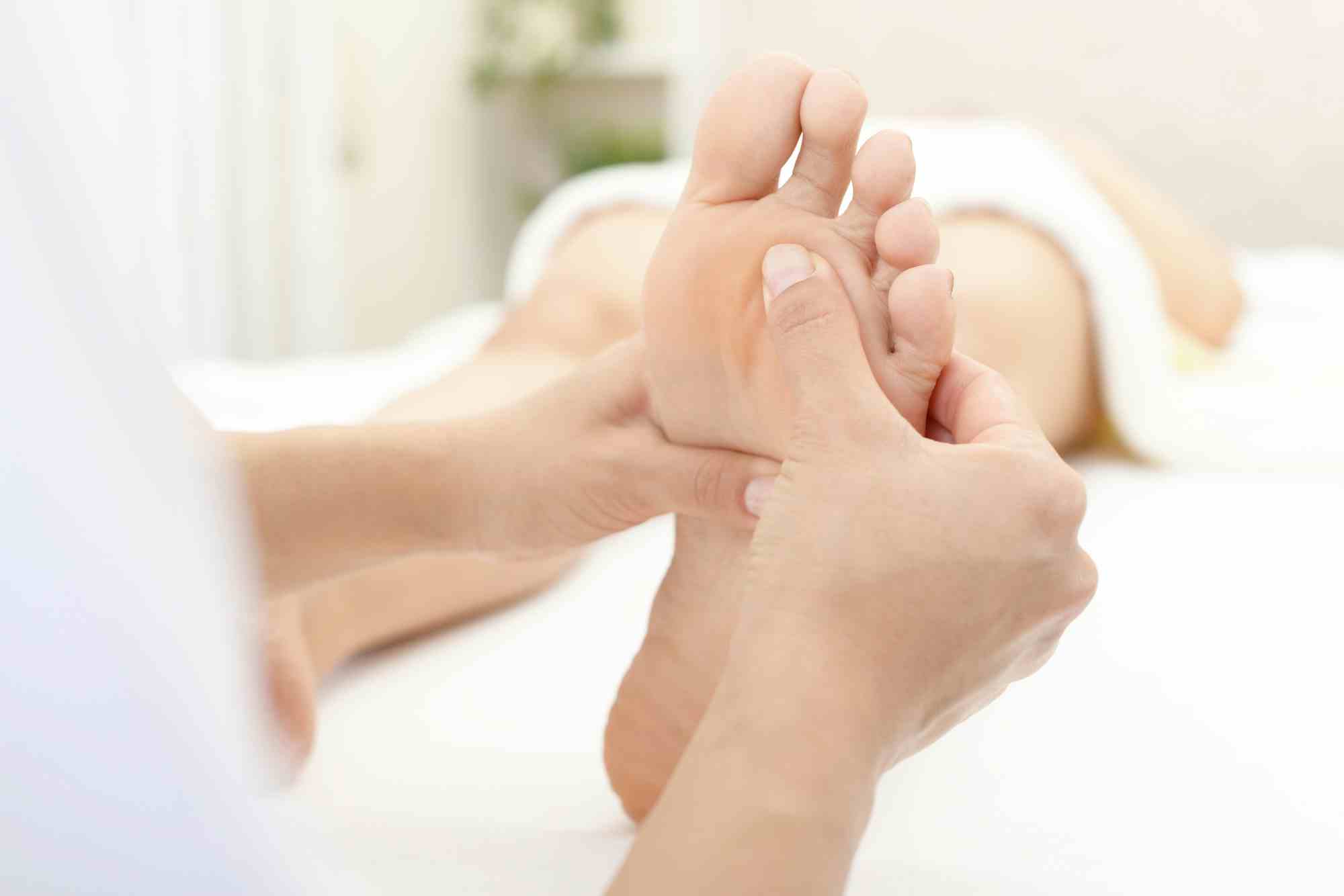 リフレクソロジーと足つぼの4つの違い|リフレクソロジストに向いている人の共通点も紹介