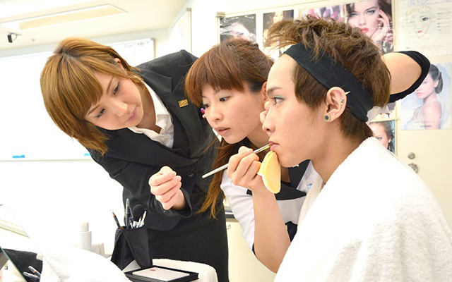 山野美容専門学校