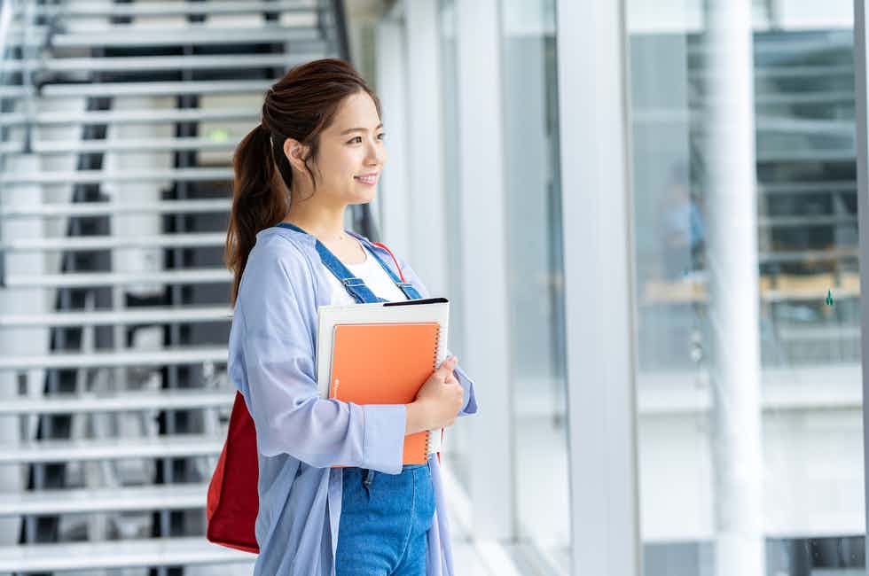 美容学校には何年通う必要があるの？ 学費の目安や美容学校を選ぶポイントを紹介