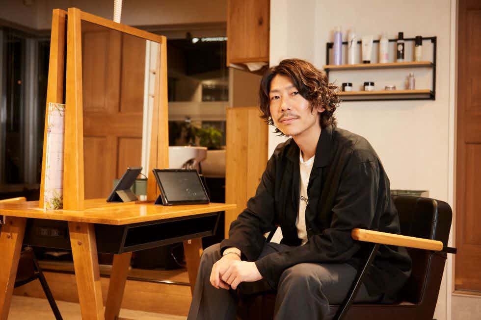 お客さまの「好き」から会話を発展させ、4時間の施術も楽しめるように「YOLO」池元順史さん