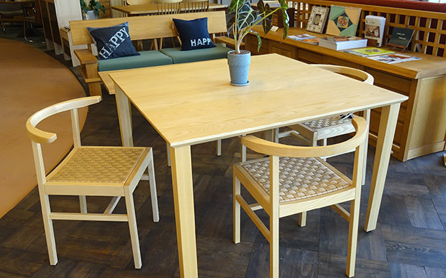 サロンの新スタイル・木の家具