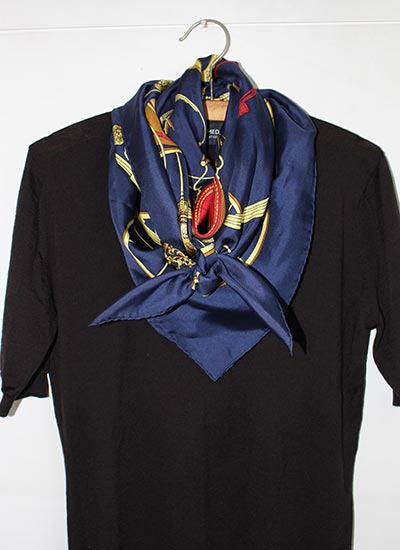 サロンでも目を引く小物使いでおしゃれに！