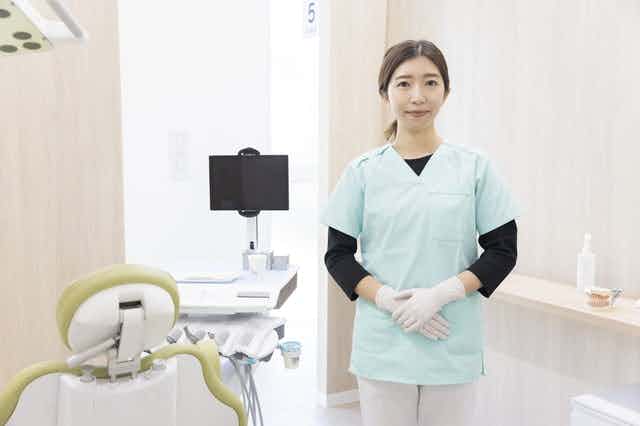 歯科助手は資格なしでも働ける？歯科衛生士との4つの違いを紹介