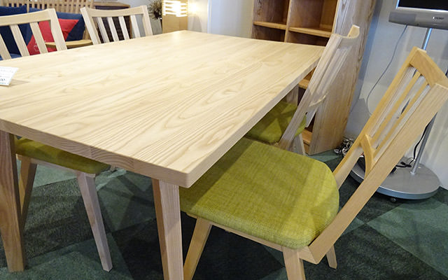 サロンの新スタイル・木の家具