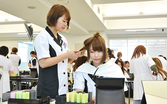 山野美容専門学校