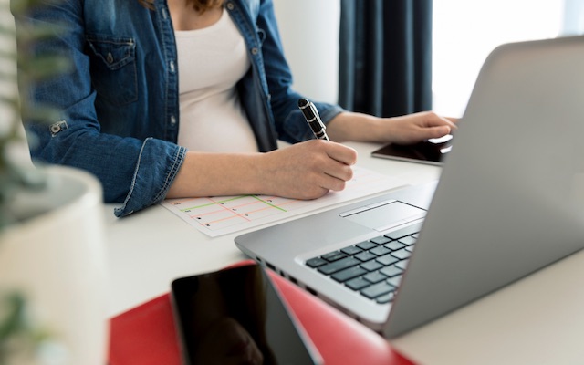 アイリスト妊娠出産_モアリジョブ