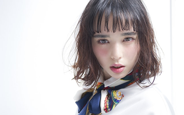 ↑直線的なボブの中にも崩しと揺れ感、ウエット感を融合