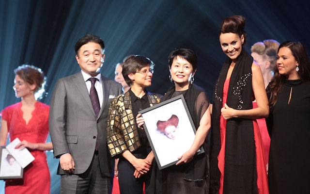 世界的賞を受賞したジュエリーブランド「TOMOKO KODERA」。その作品の