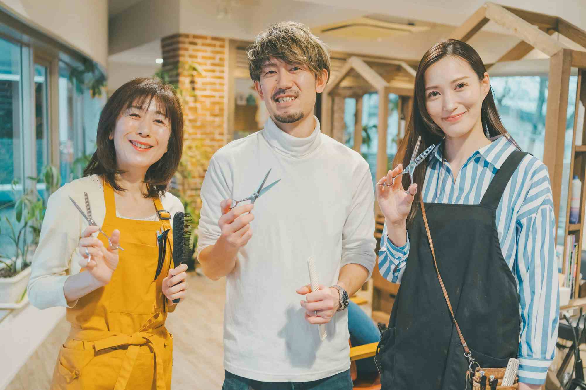 【美容師のリアルなお金事情】平均年収・正社員の歩合・業務委託を比較。収入アップの道筋とは？