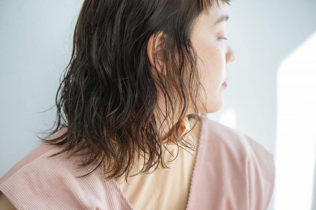 美容師のパーマ技術】ANTI CHIIさん流 円錐ロッドで作る『ゆる縦