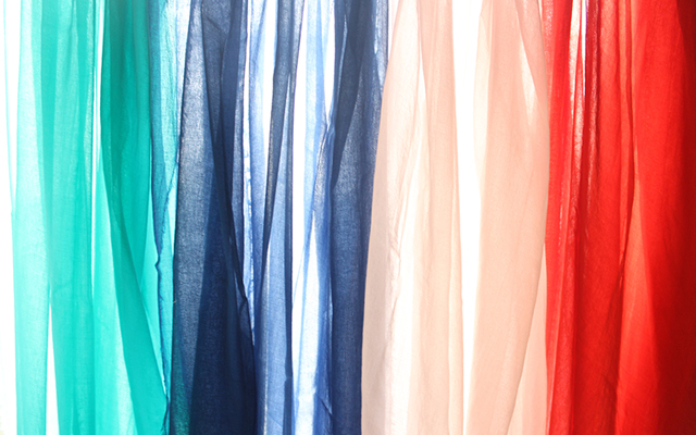 光透けるストール