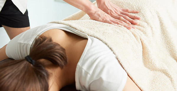 痛い施術を受けると、痛みが一時的に消えるけど、また痛くなる理由