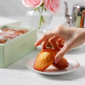 08 AOYAMA GIFT SALON (アオヤマギフトサロン) LADUREE（ラデュレ）コフレ・フィナンシェ＆マドレーヌ
