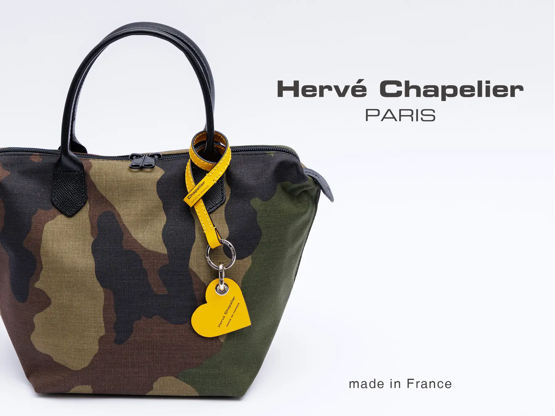 エルベシャプリエ、レザーハンドルの新作ナイロントート登場 | FASHION