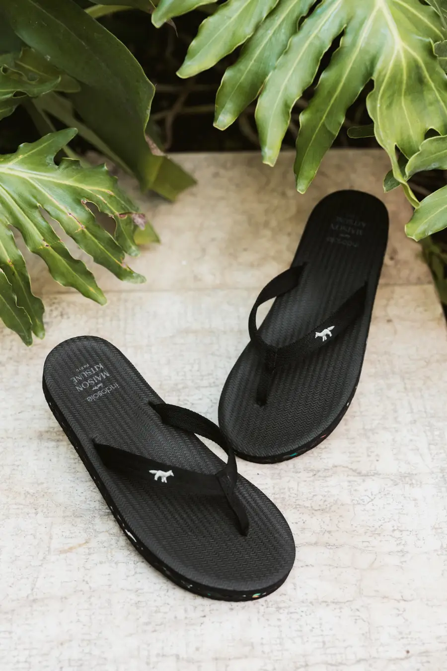 Maison Kitsuné × Indosole、廃棄ビーチサンダルを再生した