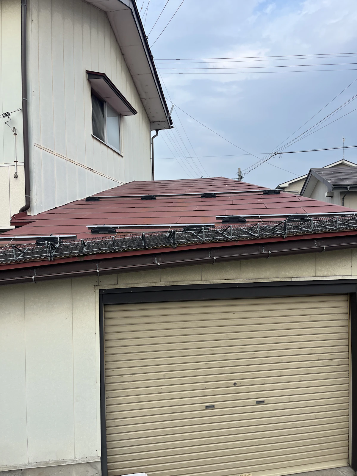 【雨漏り解決】築40年の屋根を板金に張り替え│会津若松市施工事例