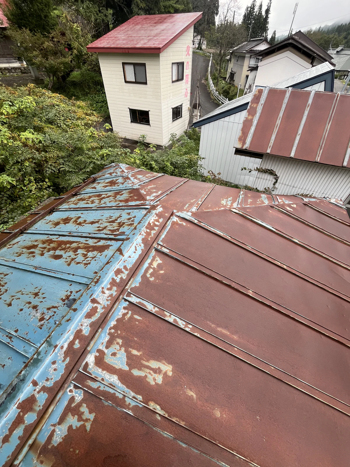 【雨漏り発生】西会津町　建材会社様からのご依頼　屋根張り替えで完全解決