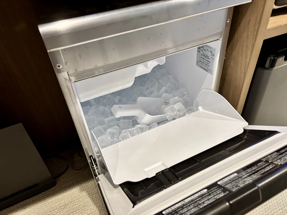 サウナエリアに置かれた製氷機
