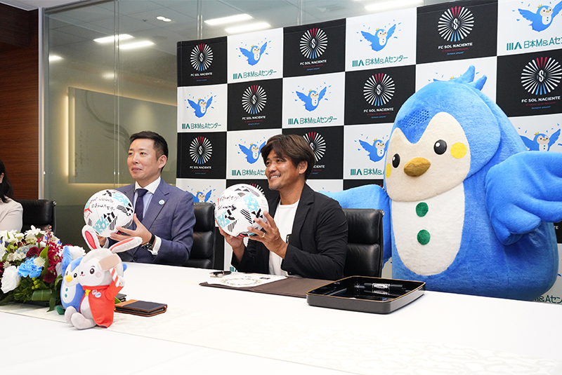 サッカー元日本代表・大久保嘉人氏が創業35周年アンバサダーに就任！社内交流イベント「ビアバスト」にもサプライズ登場