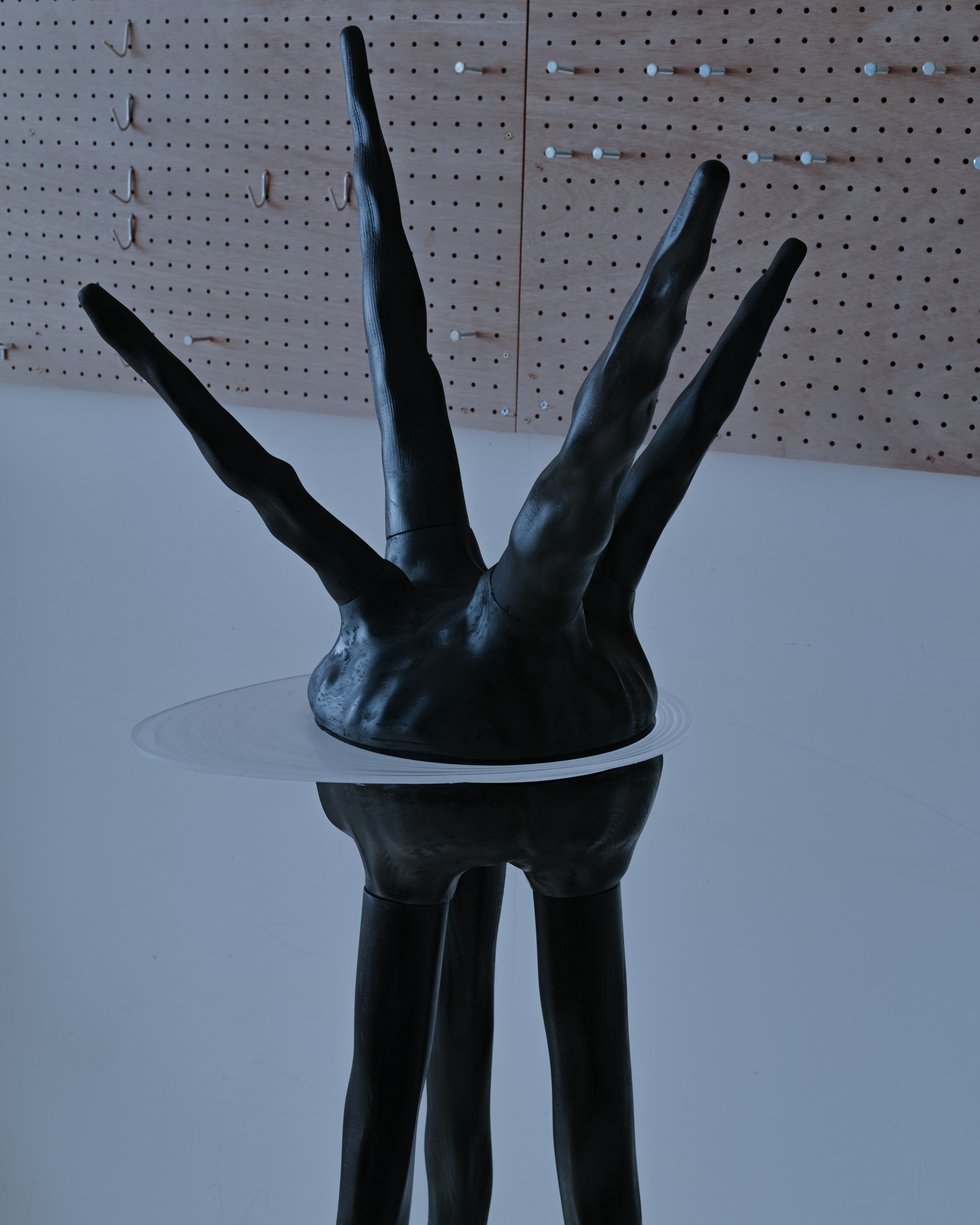 UNEUNE coat hanger