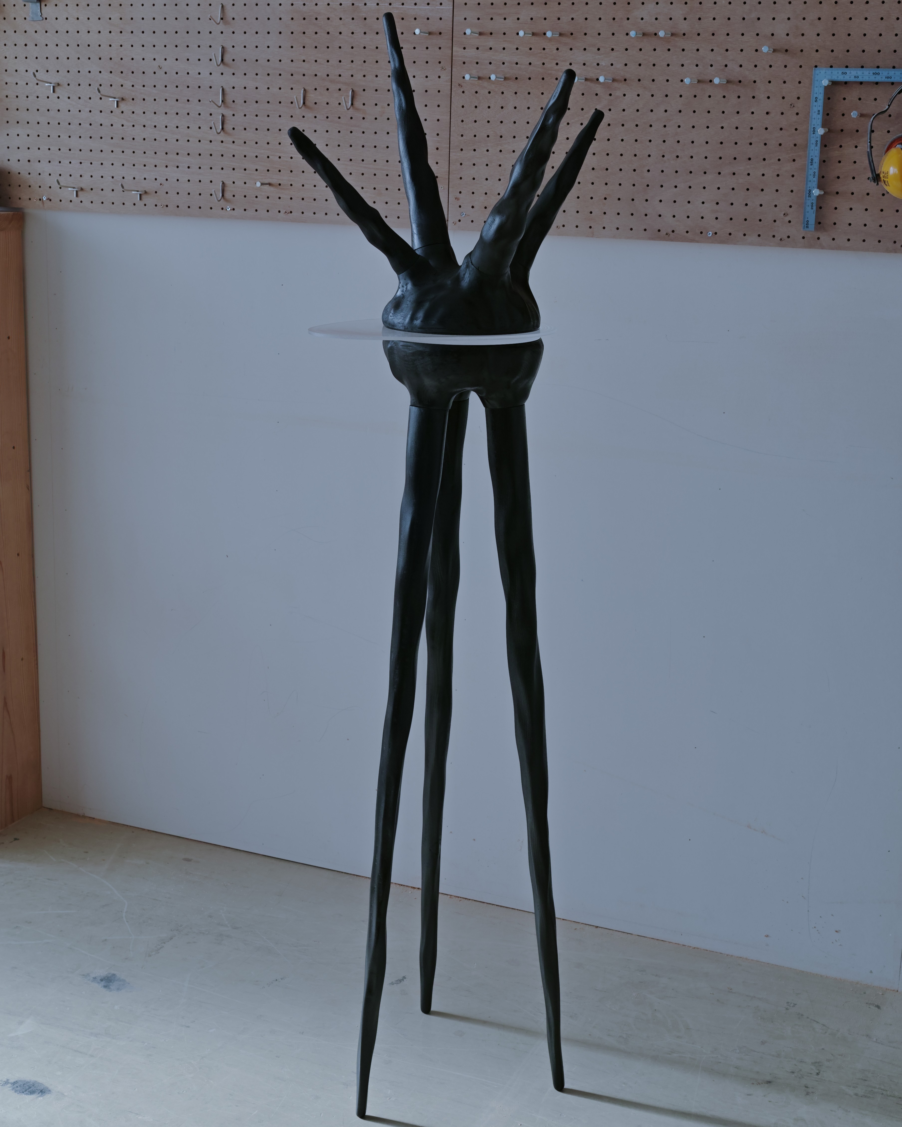 UNEUNE coat hanger — photo 1