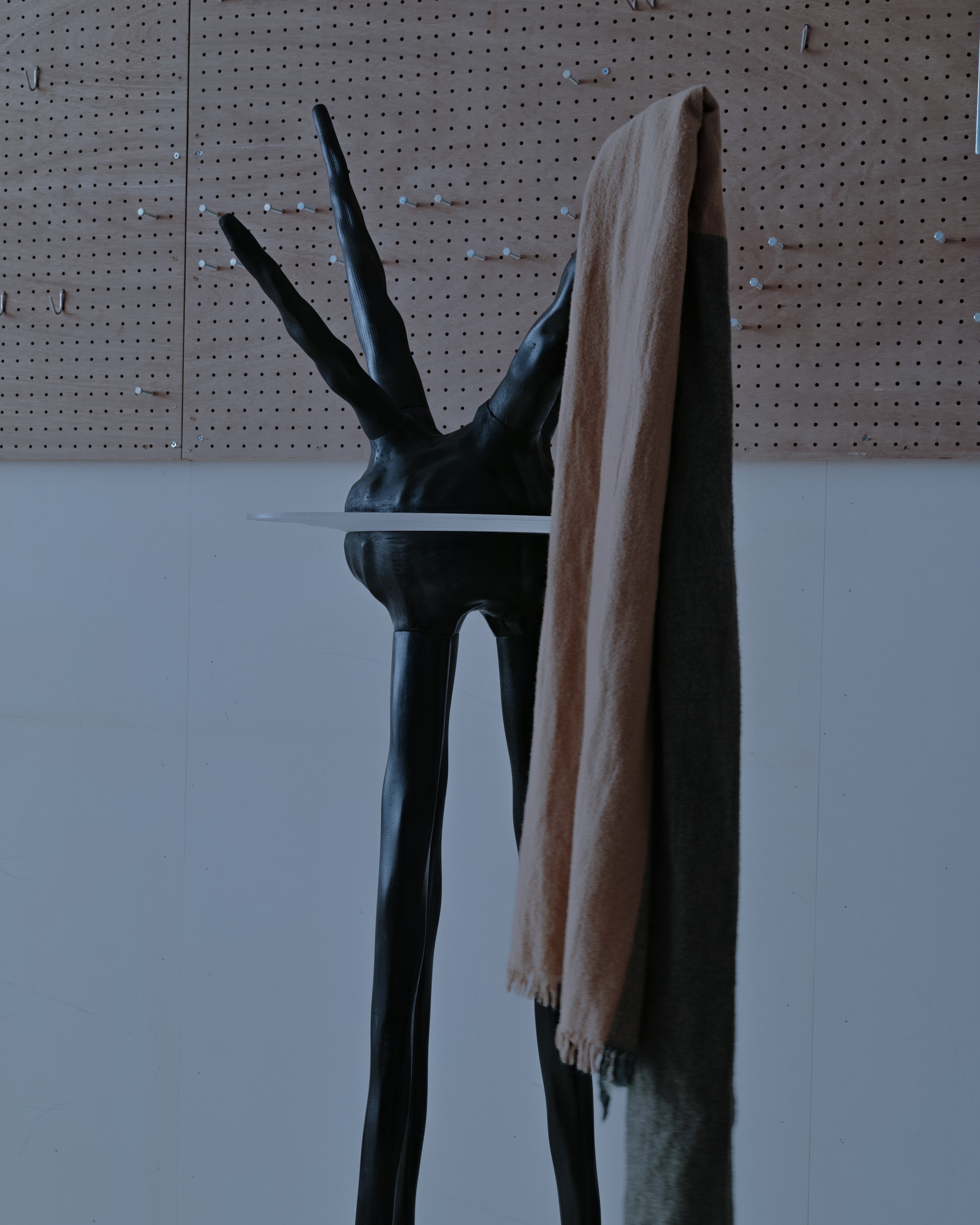 UNEUNE coat hanger — photo 3