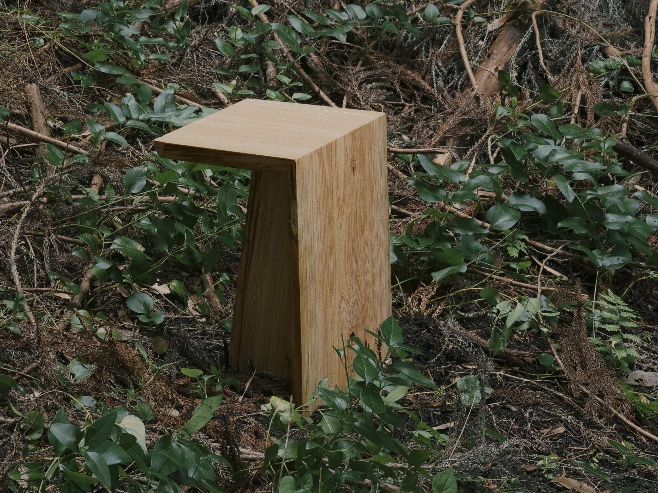 NEMAGARI stool 01 — photo 1