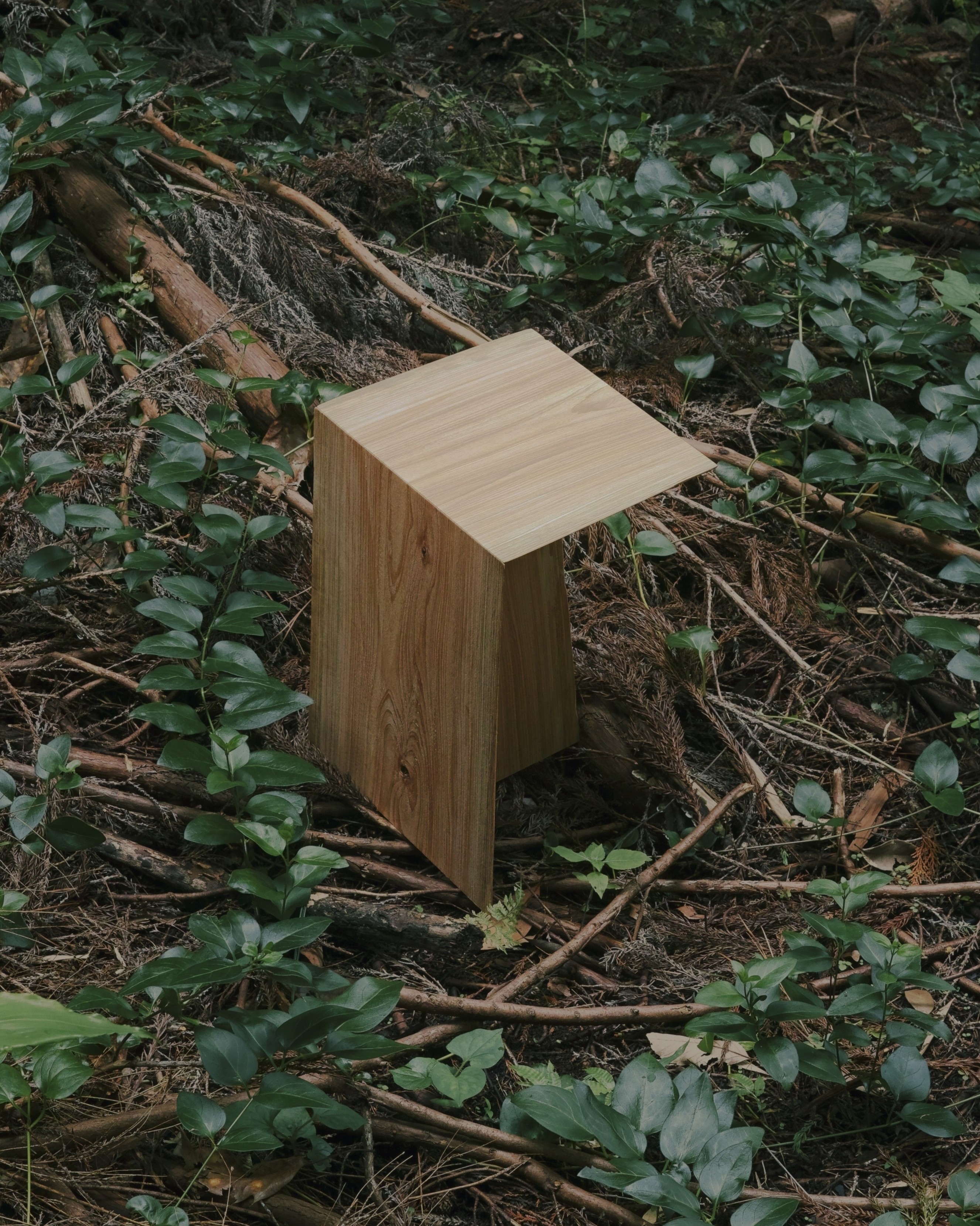 NEMAGARI stool 01