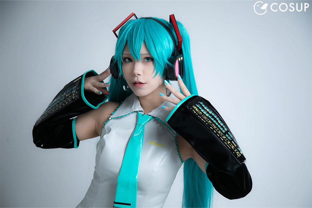 ボカロ／初音ミク】公式コスプレ衣装2着を徹底比較！サイズ感や