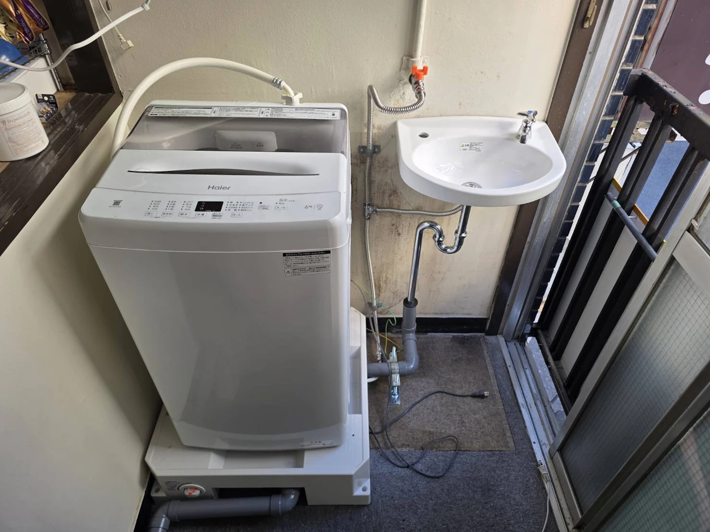 【横浜市港北区綱島】ミニキッチンを撤去して洗濯機置き場を新設！手洗い器の設置・給排水管工事の施工事例