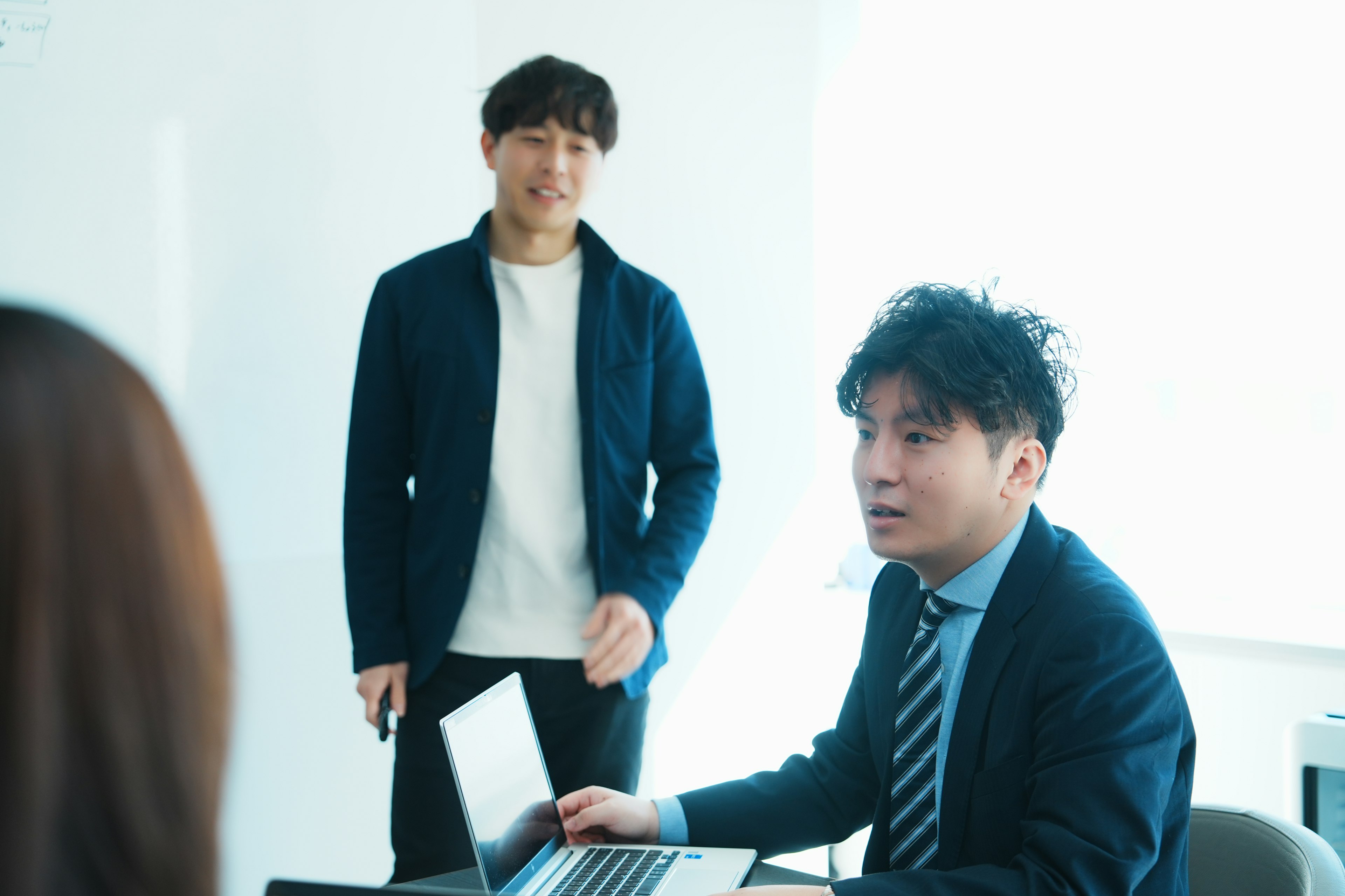 チームでの打ち合わせの様子
