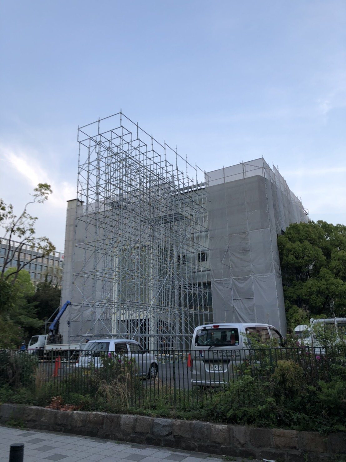 神戸市体育館外壁改修工事（支保工足場工事）