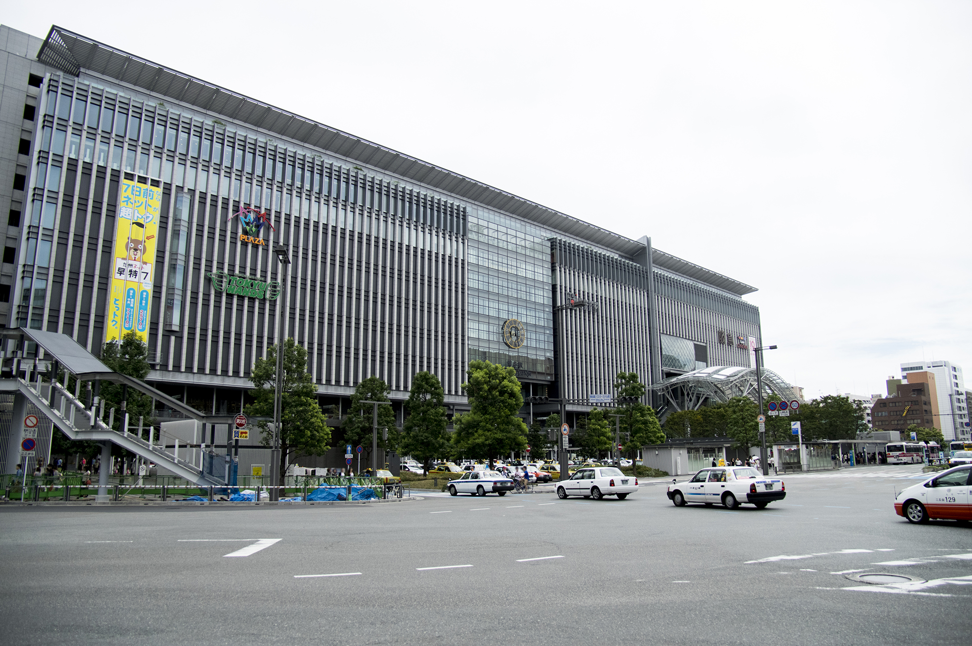 博多駅前の様子
