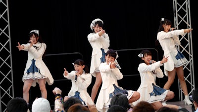 เรียนรู้เทคนิคถ่ายรูปกับ AKB48 Team 8 - Burst Shot