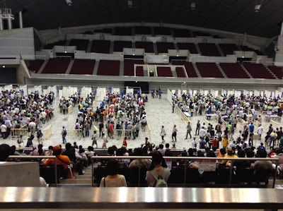 รีพอร์ตงานจับมือเดี่ยว HKT48 Melon Juice @ Makuhari Messe ①