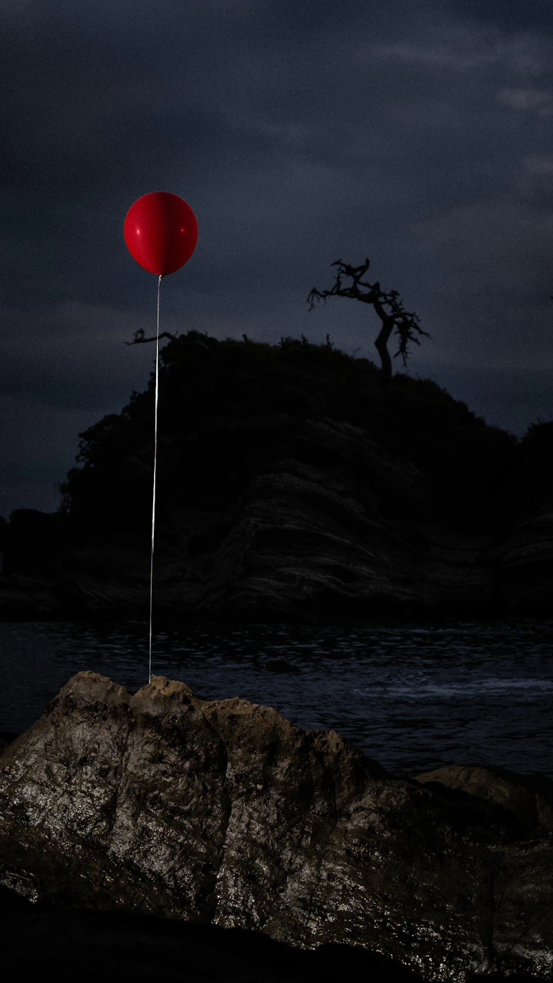 「IT／イット ウェルカム・トゥ・デリー "それ"が見えたら、終わり。」赤い風船