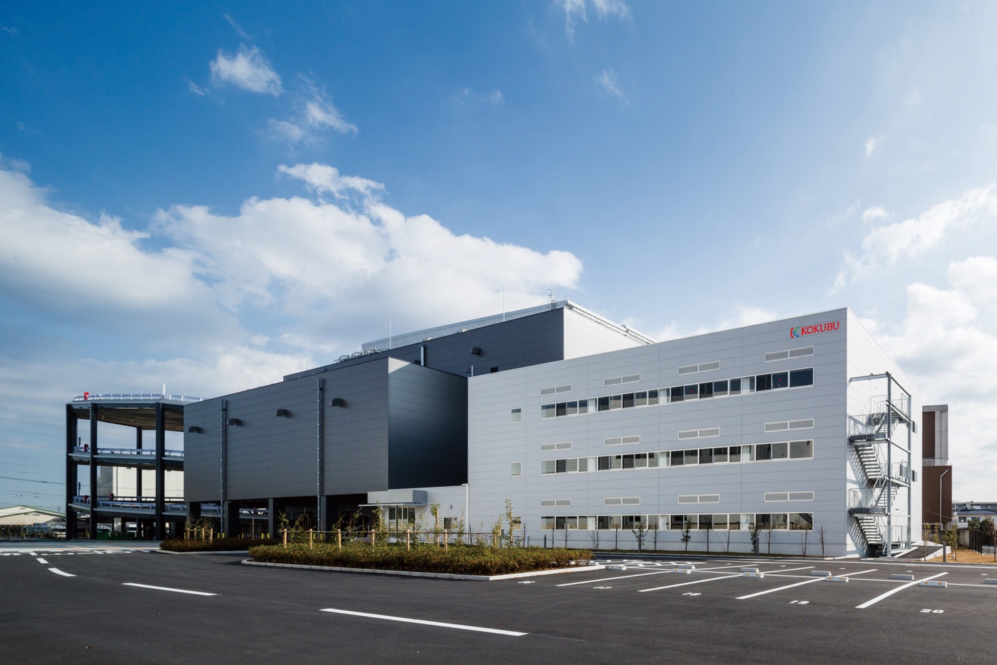 DATAFLUCT、国分グループの物流拠点200倉庫強で需要予測AIサービス「Perswell」を導入。予測精度を約10%改善し、商品の需要予測と自動発注を実現