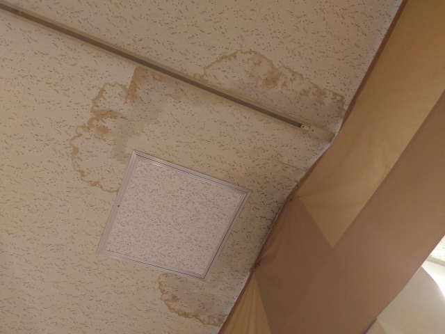 雨漏りがある家は売却前に修繕すべき?