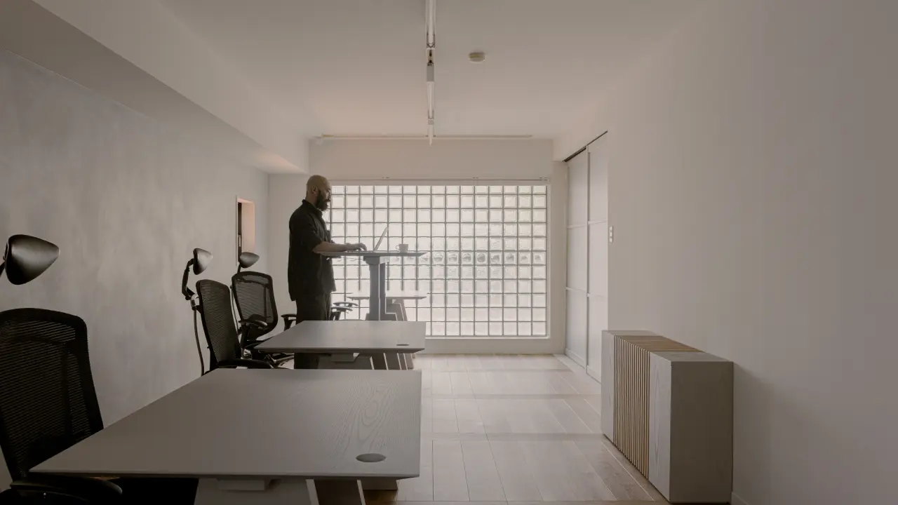 オフィスにて作業中の様子