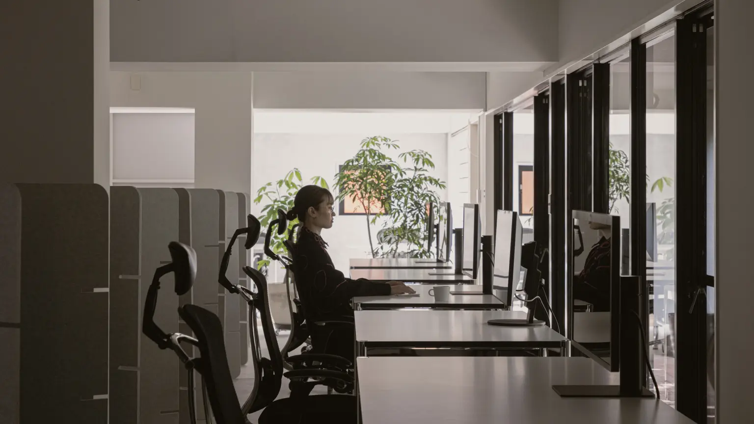 オフィスにて作業中の様子