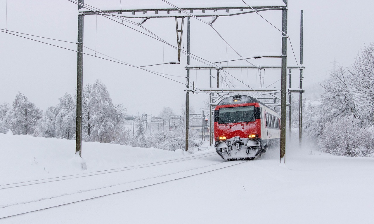 雪で鉄道が止まる理由、止めないための工夫